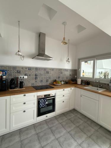 Küche/Küchenzeile in der Unterkunft Esplanada do Ilhéu