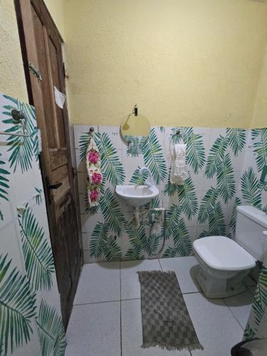 a bathroom with a sink and a toilet at Aluguel de quarto por diária in São Luís
