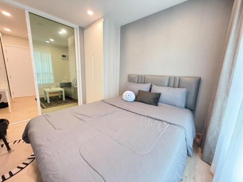 a bedroom with a large bed in a room at AVALYN Sweet Room - East Ville in Ban Hua Khao Sammuk
