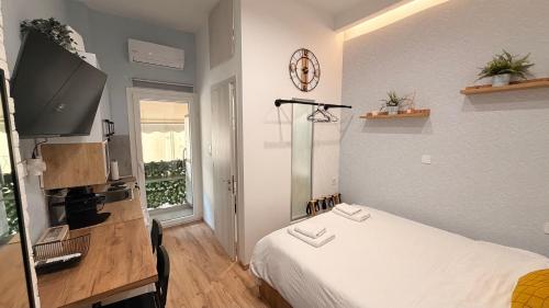 Aristotelous mini studio