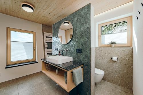 Koupelna v ubytování Lindenhof Chalets