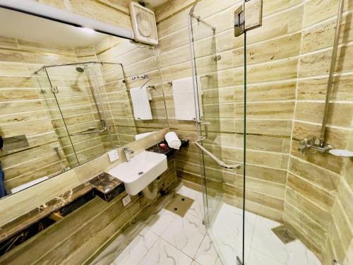 Ένα μπάνιο στο Hotel Five Rivers - Airport Road