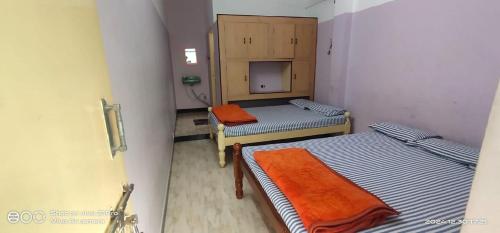 Postel nebo postele na pokoji v ubytování Shree chendur Residency Roomstay