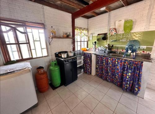 Η κουζίνα ή μικρή κουζίνα στο Mirador buena vida