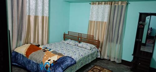 Ένα ή περισσότερα κρεβάτια σε δωμάτιο στο Mitali Homestay