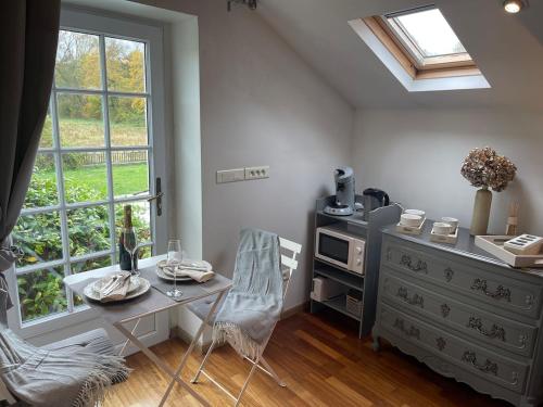 Η κουζίνα ή μικρή κουζίνα στο Studette avec SPA privatif à 10 minutes à pied du chateau d'Azay le Rideau