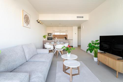 Private jacuzzi, heated pool, summer kitchen, AC
