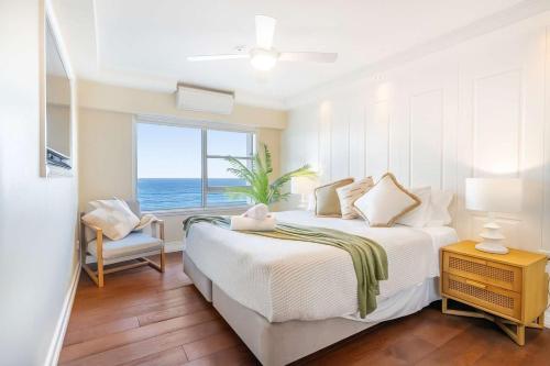 Krevet ili kreveti u jedinici u objektu Oceanfront Hamptons 2BR Escape