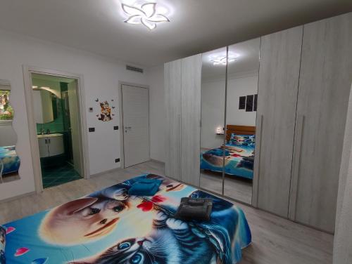 a bedroom with a large bed and a mirror at La casa dei mici in Arezzo