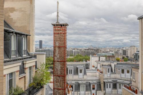 Trocadéro Eiffel Tower Mobility Lease