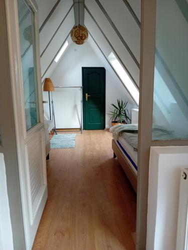 Ένα ή περισσότερα κρεβάτια σε δωμάτιο στο Bükkös Bird Apartman