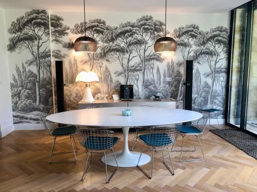 Family House in Bordeaux City Center Chartrons 250m2 - Pool, Garden, AC