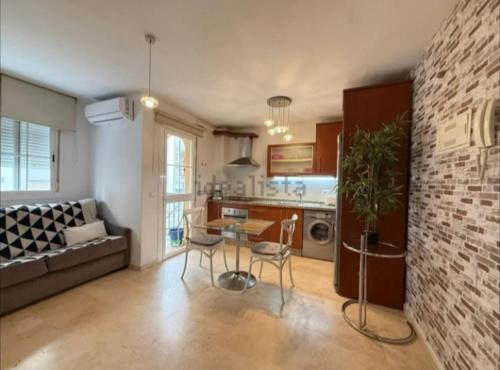 a living room with a couch and a table at precioso apartamento a 50 metros de la playa in Rincón de la Victoria