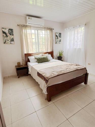 Ένα ή περισσότερα κρεβάτια σε δωμάτιο στο Oliva Home, 1 cama, 2 baños