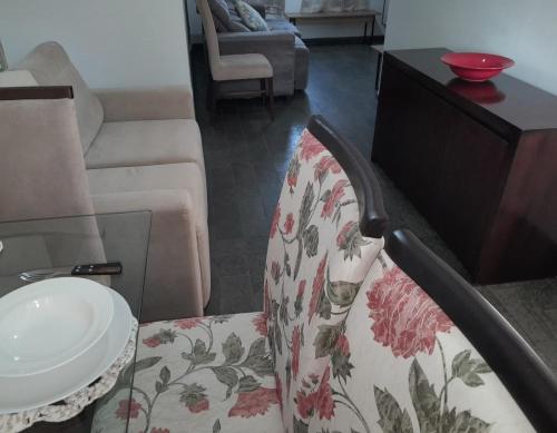 Ein Sitzbereich in der Unterkunft bairro Vila bandeirantes - apto 3 quartos com ar condicionado em condomínio