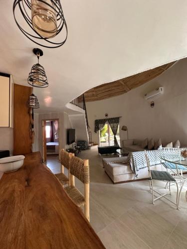 Χώρος καθιστικού στο Villa bord de mer avec piscine