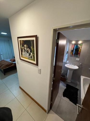 Ένα μπάνιο στο Lujoso y amplio departamento en alquiler