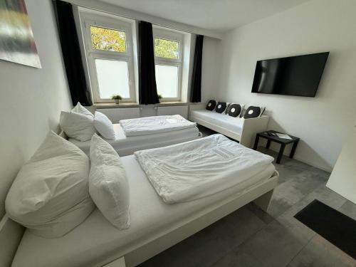 Postel nebo postele na pokoji v ubytování Freshly renovated City Apartments Essen KITCHEN WIFI near Düsseldorf Airport