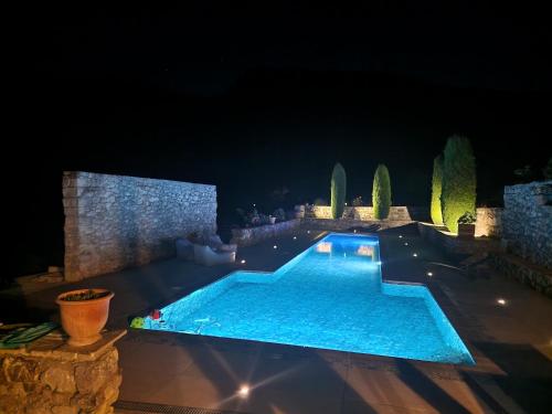 Πισίνα στο ή κοντά στο Chambre d'Hôte La Bergerie des Roses