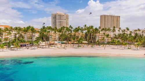 an aerial view of a beach with buildings at Villa Dominique in Villas del Mar