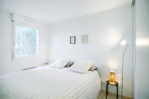 Postel nebo postele na pokoji v ubytování T2 cosy avec jardin & parking gratuit - Quartier Beauregard