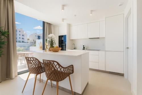 Luxury 2BR Apartment Big Terrace Pool Higuerón West