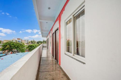 Balkón nebo terasa v ubytování Hotel O Girdharwal Resort