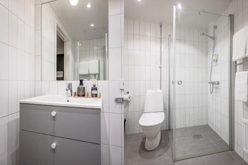 Ένα μπάνιο στο Uppsala Hotel Apartments