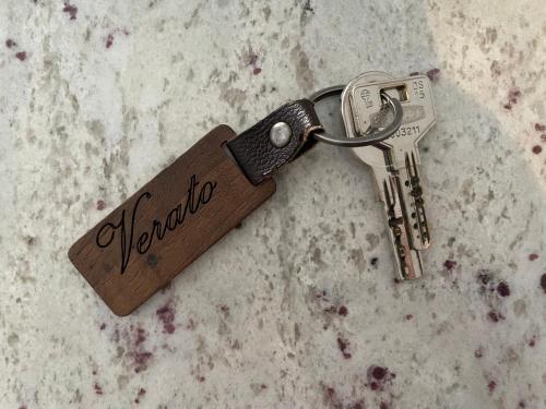 a pair of keys sitting on a table at Apartahotel Belchite in Belchite