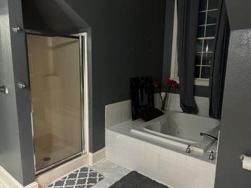 Koupelna v ubytování Innkeeper Suite at The Currier Inn