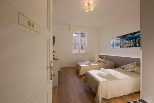 Postel nebo postele na pokoji v ubytování Camera Rio - La Casa di Carta Affittacamere