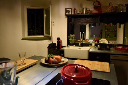 Maison en pierre rénovée avec jardin et piscine privative chauffée