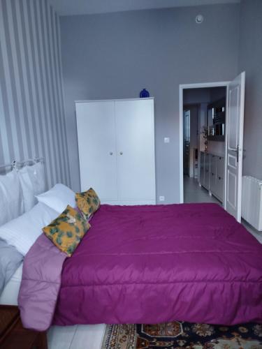 Giường trong phòng chung tại Le palas