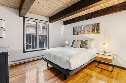 PET FRIENDLY 2BR Aspen Retreat w Pool HotTub Gym photo 3
