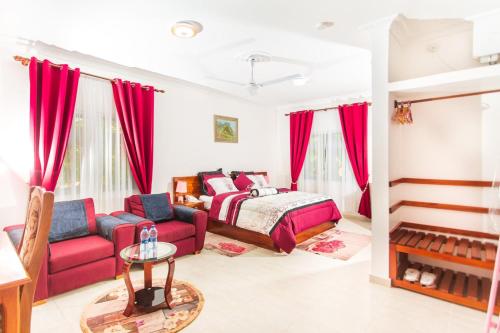 Postel nebo postele na pokoji v ubytování Charlestina Beach Resort