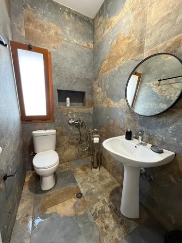 Ένα μπάνιο στο Adrians Villa