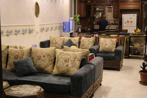 Кът за сядане в PetraEcho lodge Section B Home