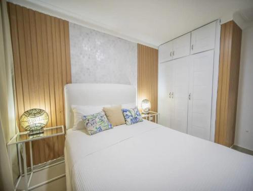 Ένα ή περισσότερα κρεβάτια σε δωμάτιο στο Cozy 2br-2bt Apt Near The Beach And Main Street