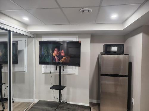 Μια τηλεόραση ή/και κέντρο ψυχαγωγίας στο Elegance Lounge