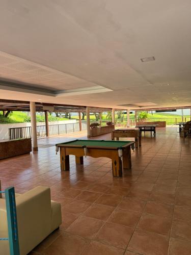 Stolní tenis v ubytování Resort Beach Class Muro Alto by BeachFlatsPorto nebo okolí