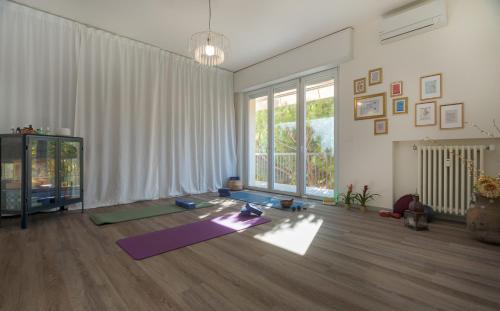 a living room with purple yoga mats on the floor at Essenza Suite Appartments in Rimini