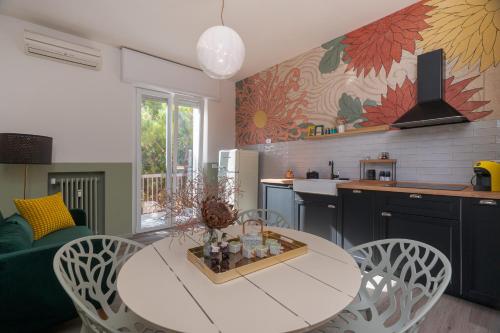 a kitchen and dining room with a table and chairs at Essenza Suite Appartments in Rimini