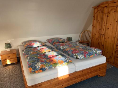 a bed with two pillows on it in a room at Schardeichhof Meyer in Pellworm