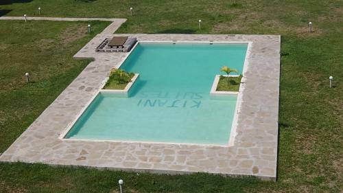 Bazén v ubytování Modern Sands & Pool Studio nebo v jeho okolí