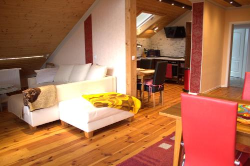 Posezení v ubytování Moderne Ferienwohnung in Mastershausen - 140qm