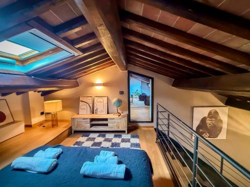 a bedroom with a blue bed with blue pillows at Cognaia Loft in Arezzo