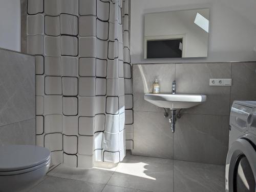 Et badeværelse på Heskeshof Ferienwohnungen