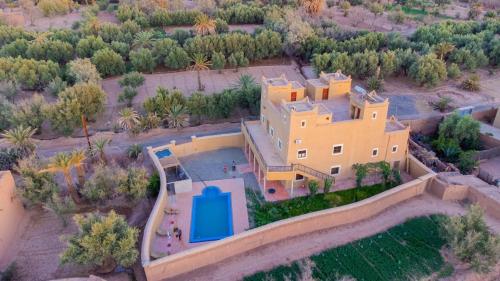 Hồ bơi trong/gần Kasbah Talala