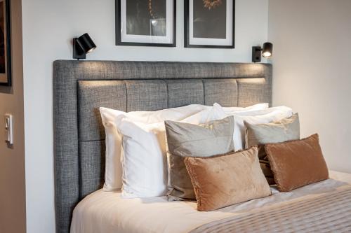 Postel nebo postele na pokoji v ubytování Injoy Premium Hotel Uppsala