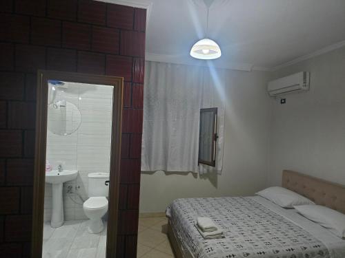 Ένα μπάνιο στο Grand Rooms